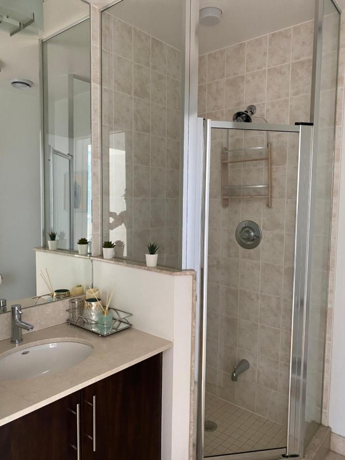 Toronto Cn Tower Maple Leaf Square Luxurious 2 Bedroom Condo Екстер'єр фото