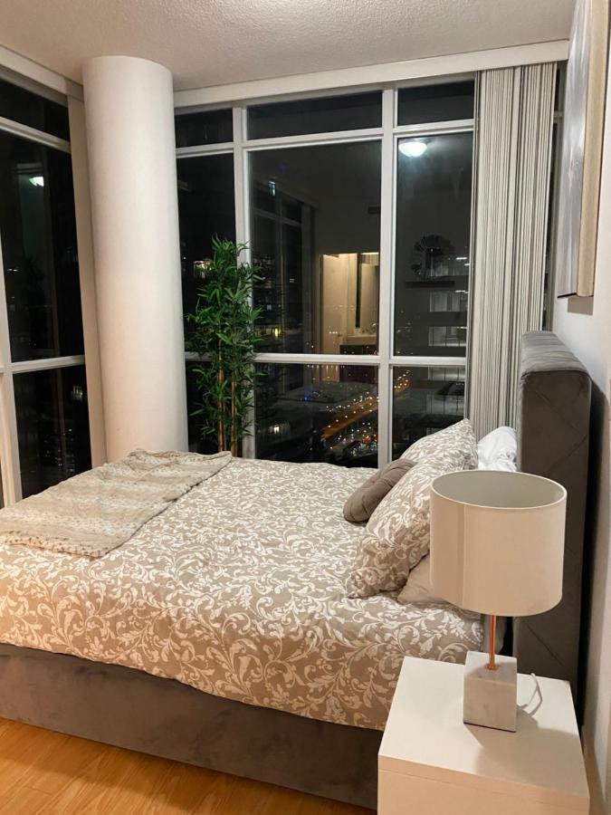 Toronto Cn Tower Maple Leaf Square Luxurious 2 Bedroom Condo Екстер'єр фото